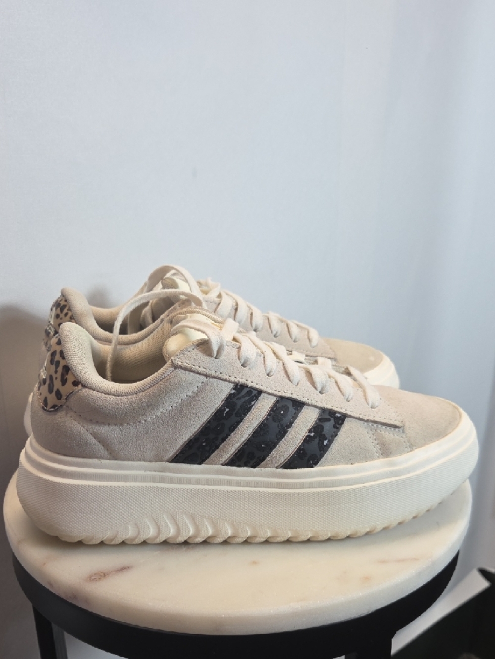 Adidas Grand Court Platform Cream Suede  Size 7 - Picture 3 of 7